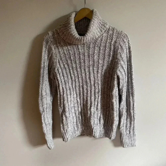 Banana Republic Italian Yarn Wool Blend Chunky Knit Turtleneck Sweater - Picture 4 of 14